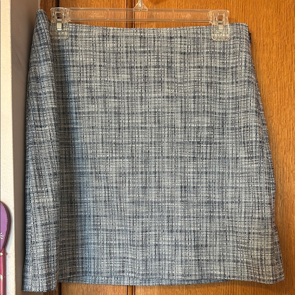 Elegant Gray Tweed Skirt